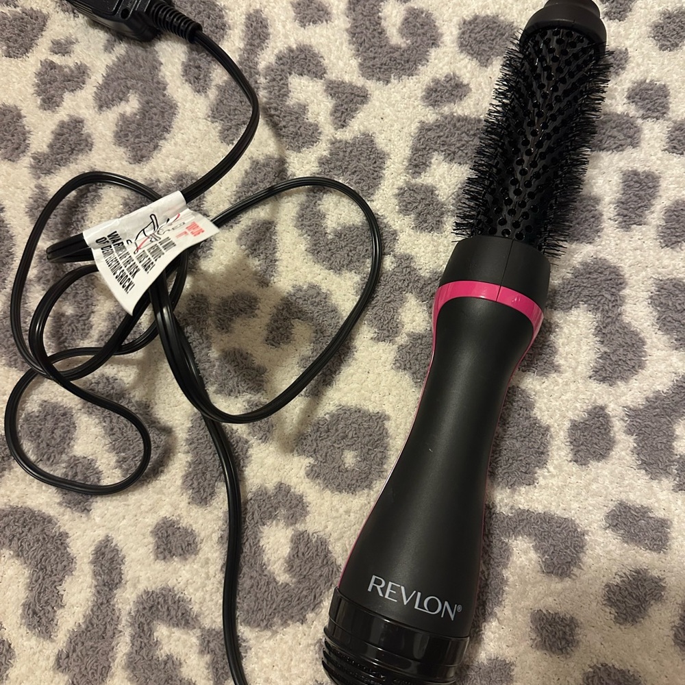 Revlon Round Brush Styler and Dryer - Picture 3 of 8